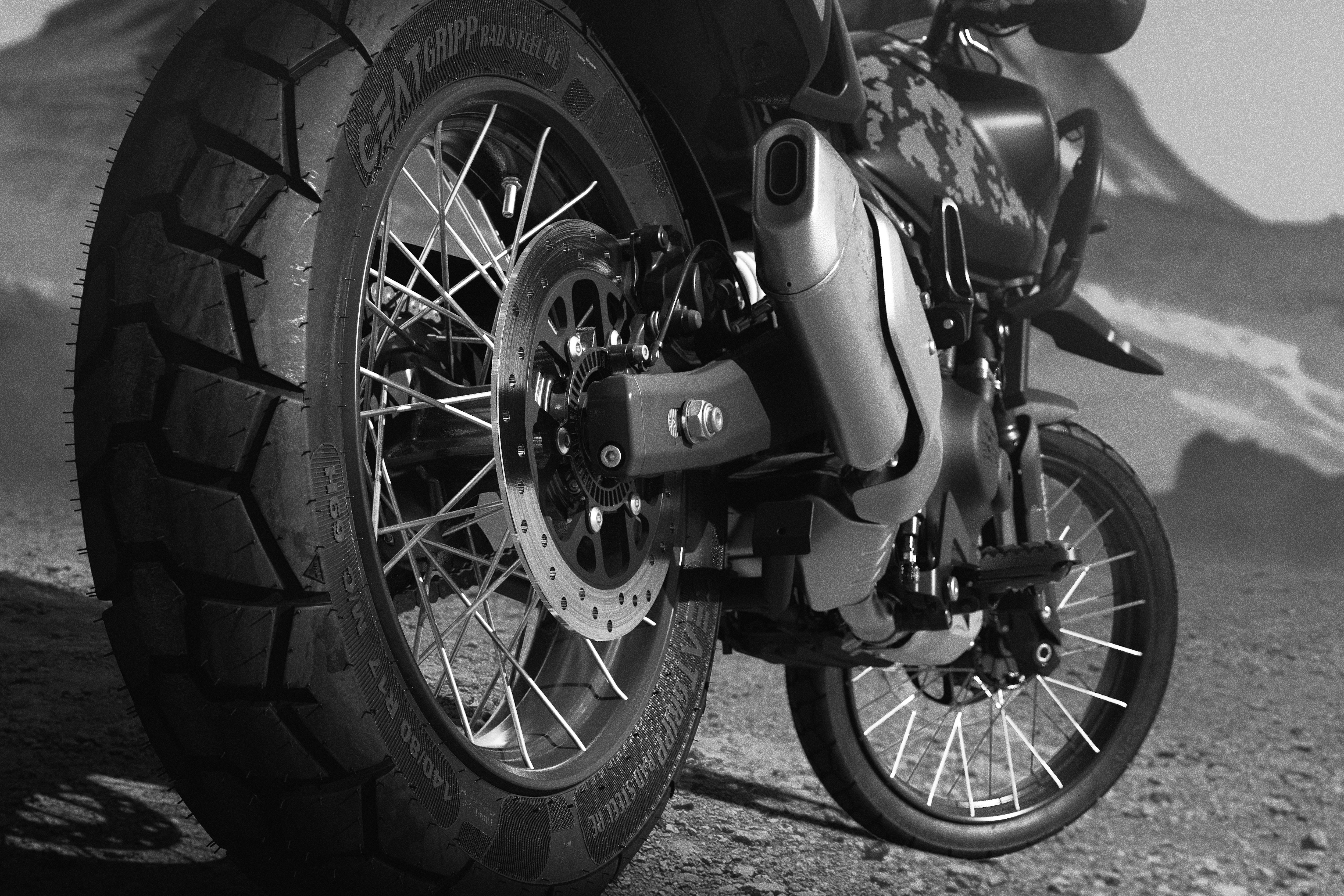 Royal Enfield Himalayan Black Mana