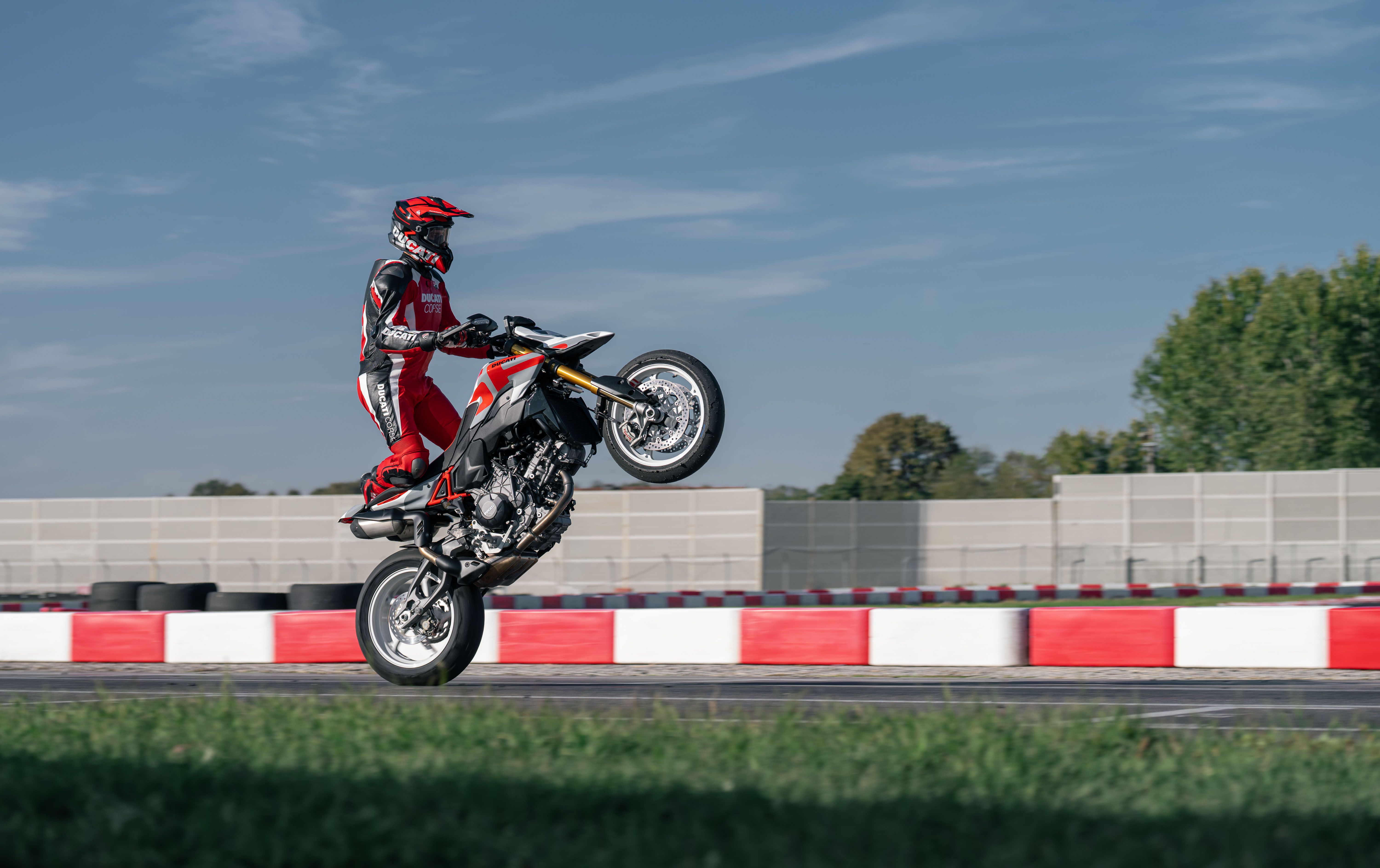 Ducati Hypermotard V2 SP