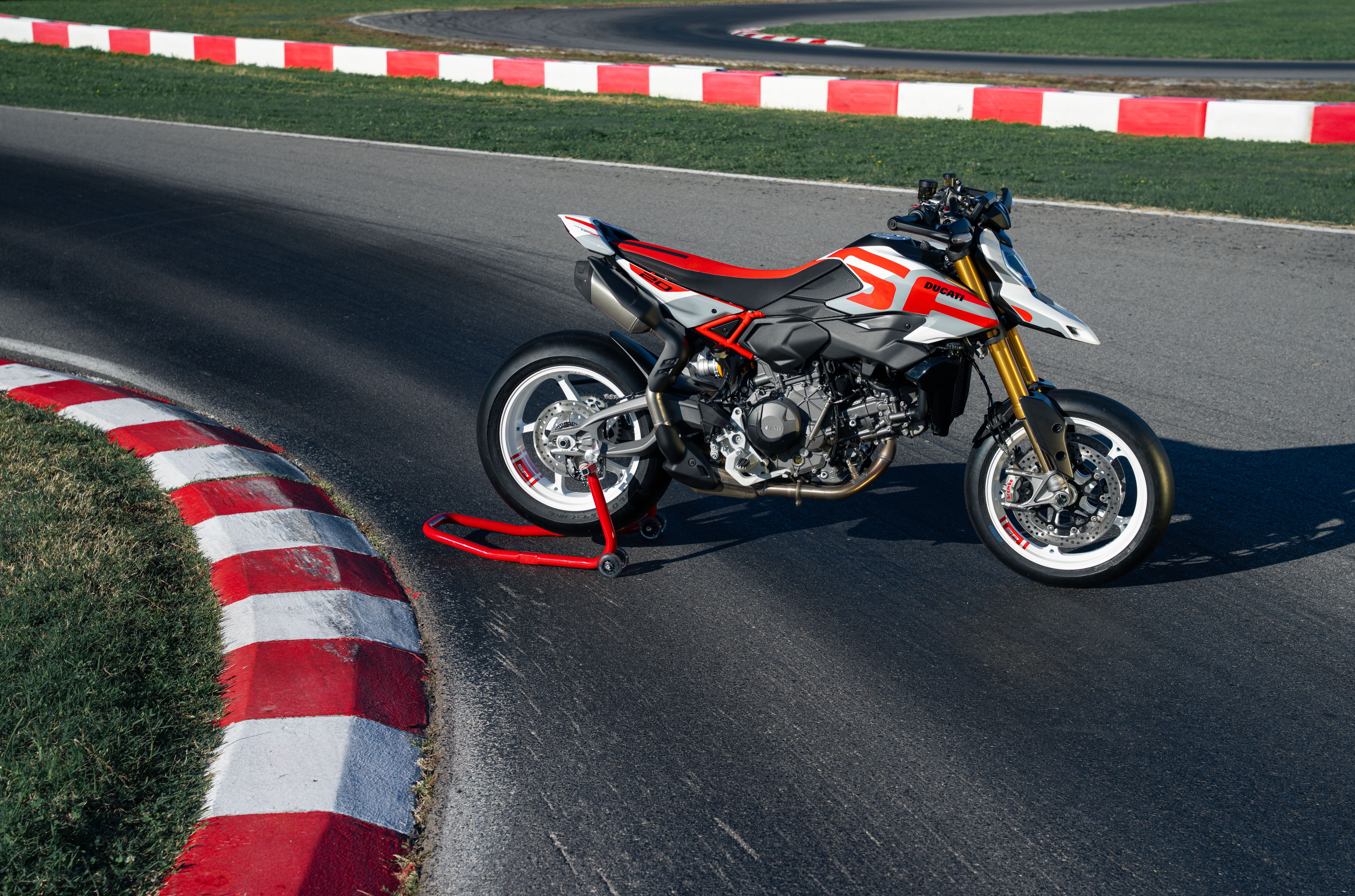 Ducati Hypermotard V2 SP