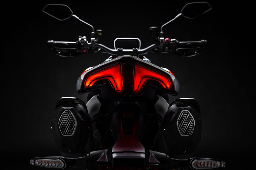 Ducati Hypermotard V2 SP